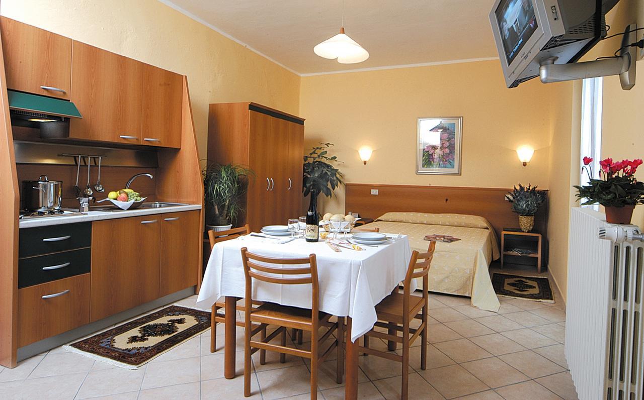 Casa Vacanze Provenzale Torre Pellice Ruang foto
